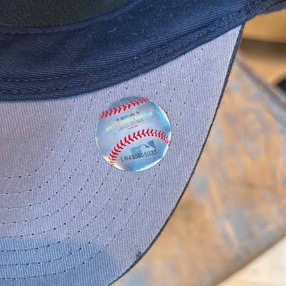 Boston Bruins Baseball Cap - Picture 4 of 4